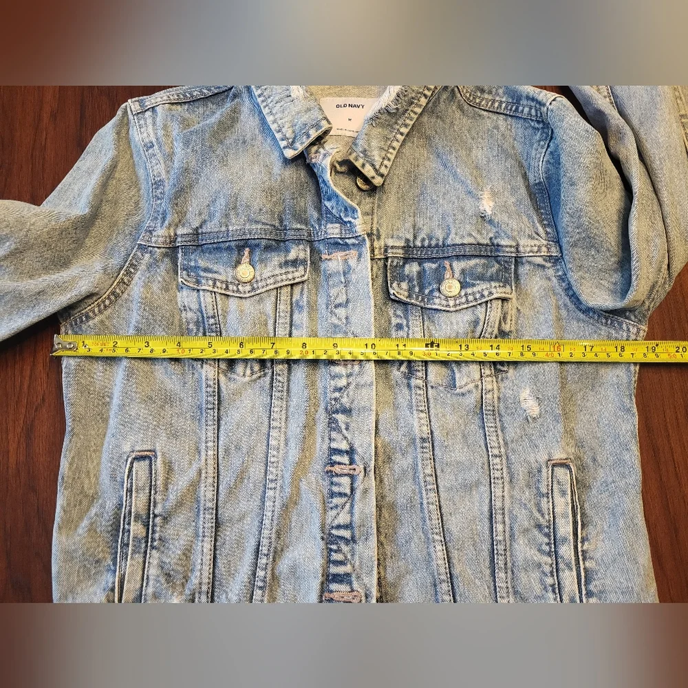 Old Navy Women's Size Medium Light Wash Button Up Distressed Denim Jean Jacket